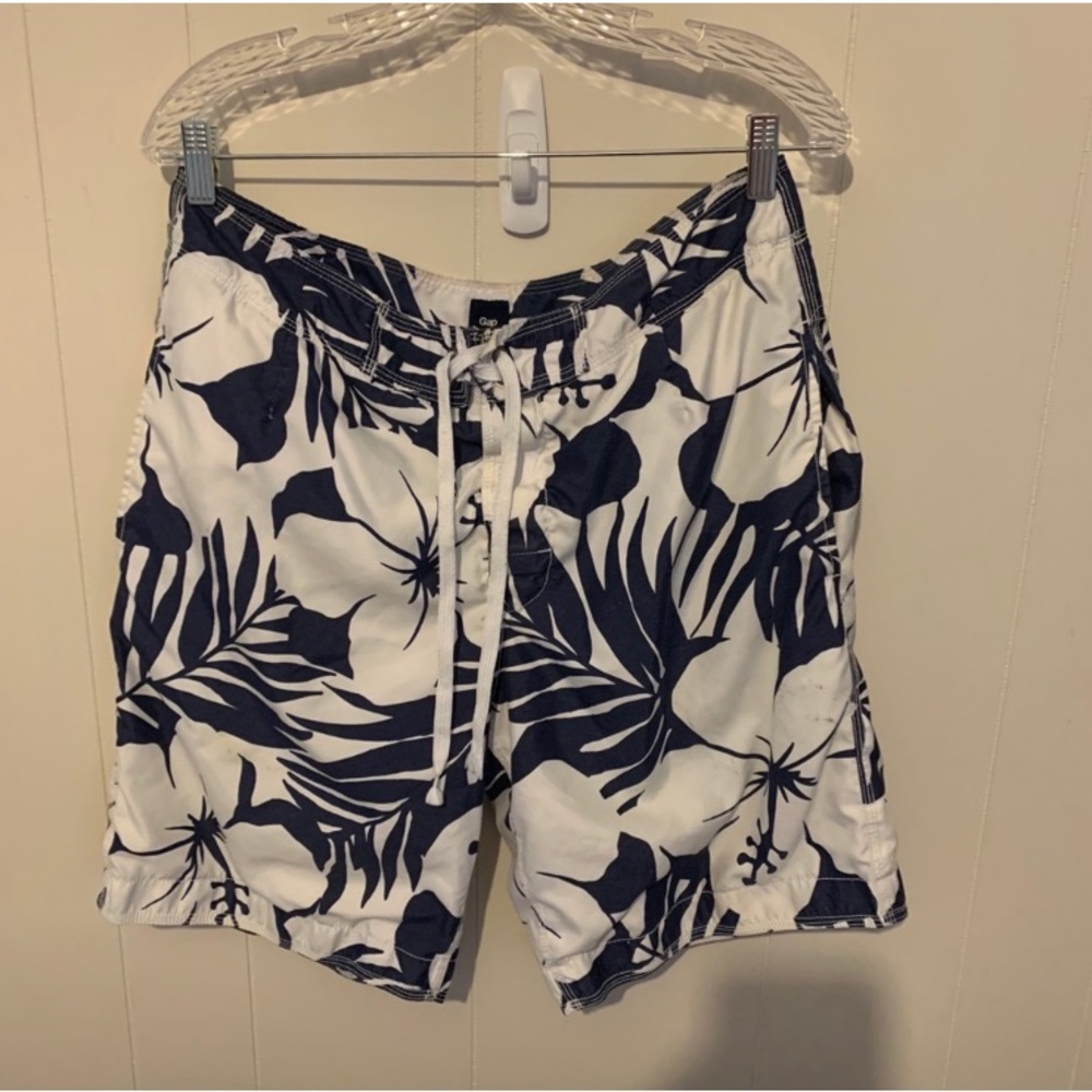 Excellent Preowned Condition Gap Mens Swim Trunks Size Medium. Very Nice